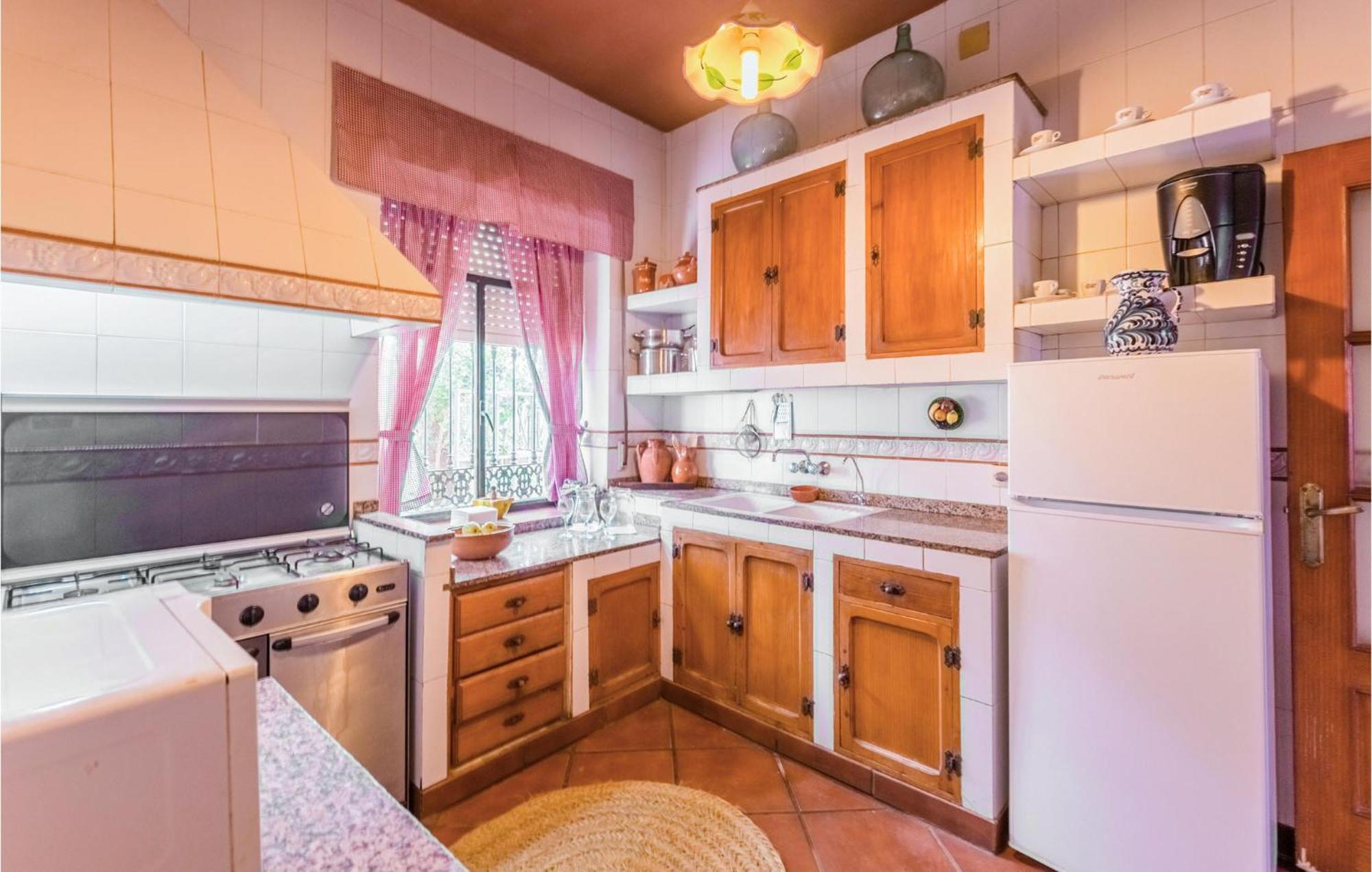 Gorgeous Home In Aldeaquemada With Swimming Pool מראה חיצוני תמונה