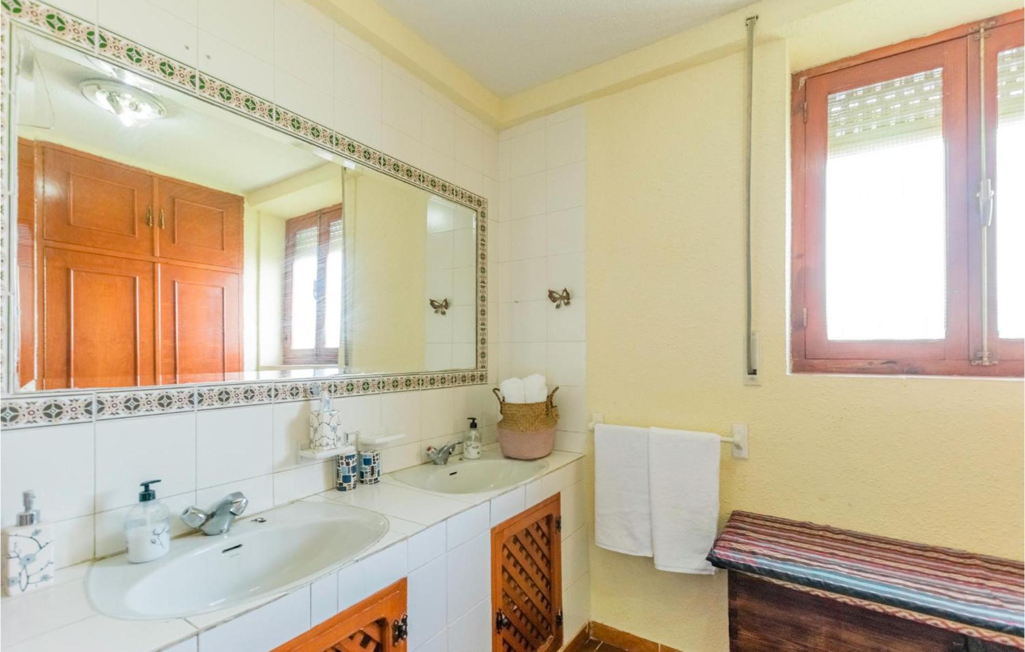 Gorgeous Home In Aldeaquemada With Swimming Pool מראה חיצוני תמונה
